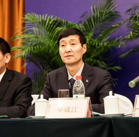 黎東幕墻生產(chǎn)副總經(jīng)理李成江