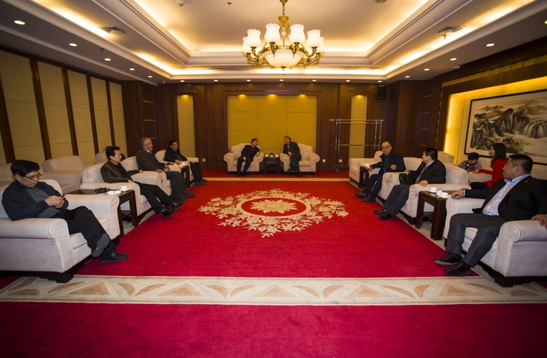 國(guó)家省市領(lǐng)導(dǎo)及公司領(lǐng)導(dǎo)親切會(huì)談