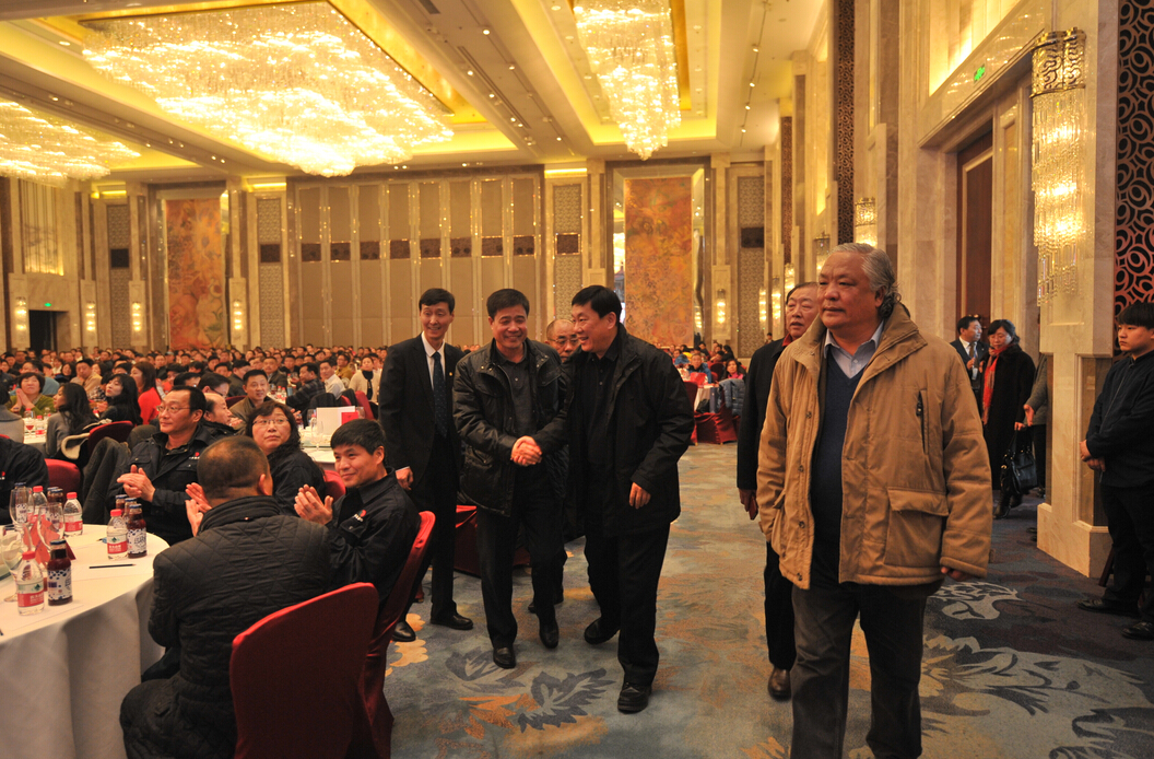 省市領(lǐng)導(dǎo)嘉賓步入會場