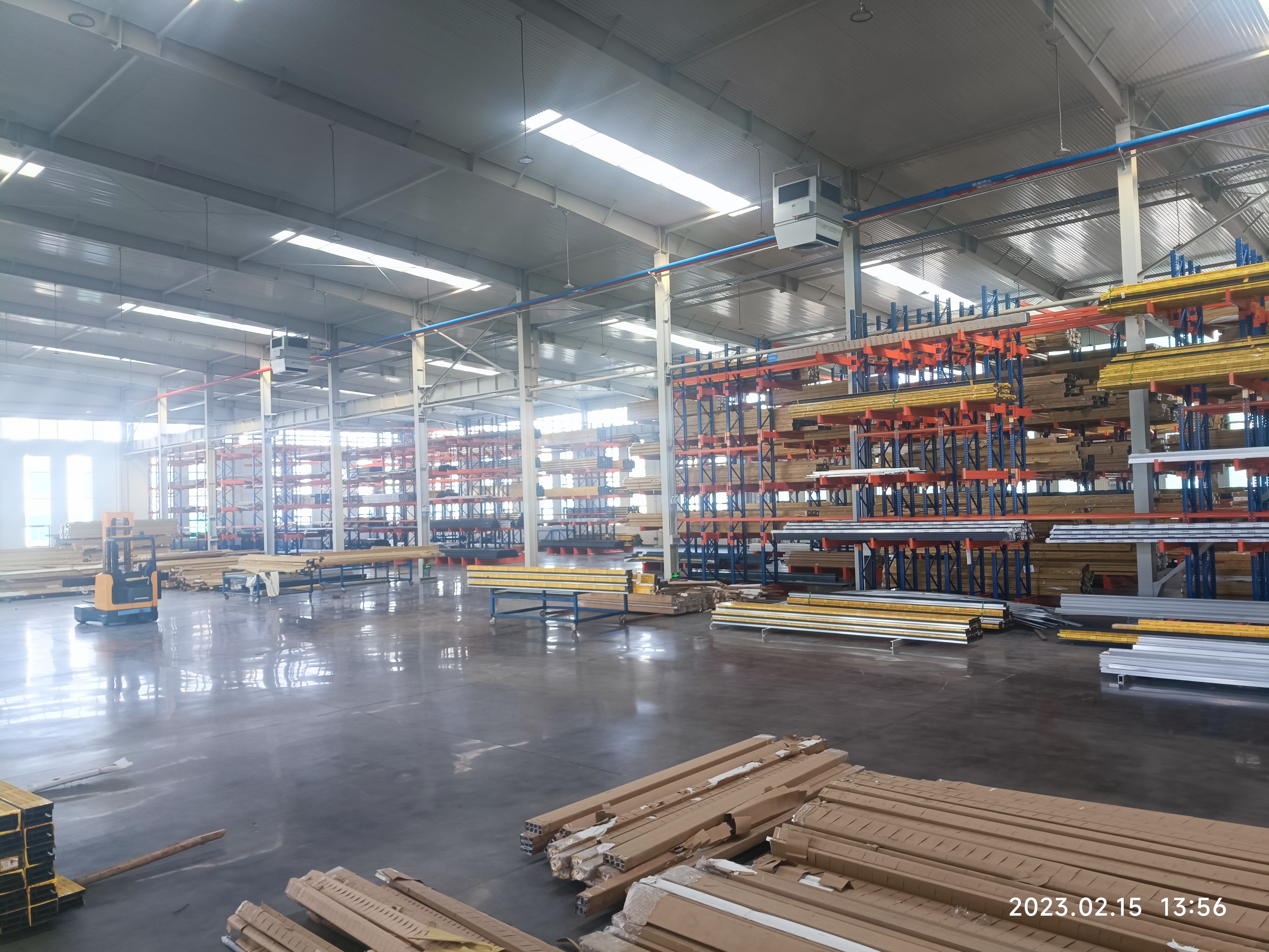 車間貨料架一角